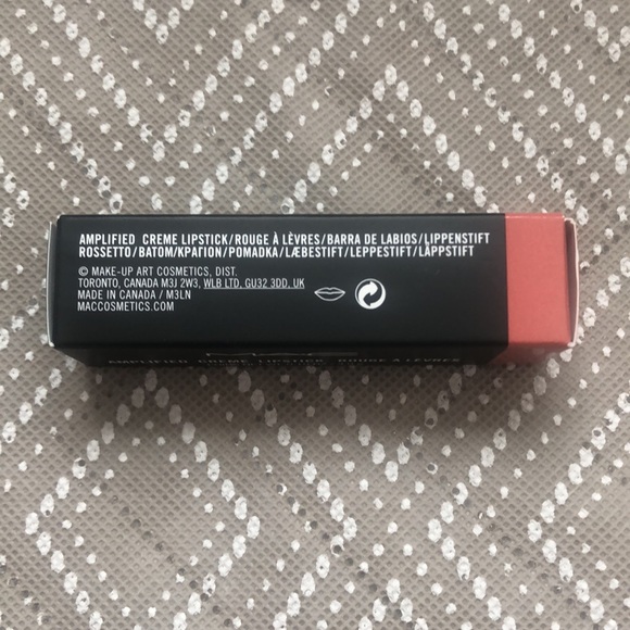 MAC Amplified Creme Lipstick in Spotlight Me - Picture 9 of 9